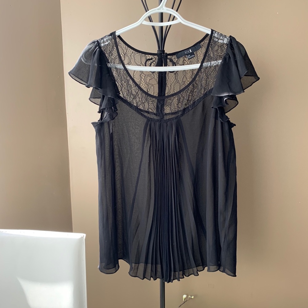 🌷Forever 21 Sheer & Lace Black Blouse - Picture 1 of 4